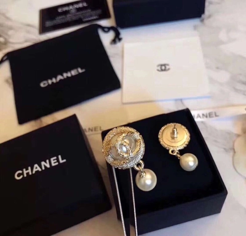 Snug Chanel Earrings 221105