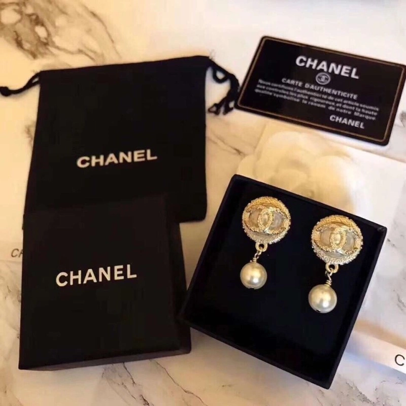 Snug Chanel Earrings 221105