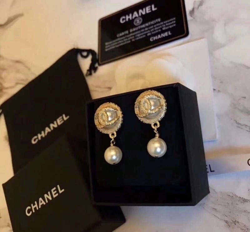 Snug Chanel Earrings 221105