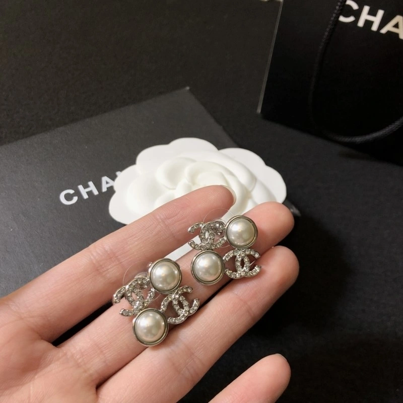Trendy Chanel Earrings 221080