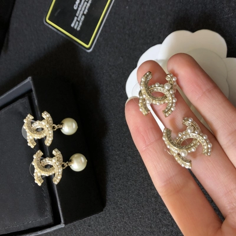 EyeCatching Chanel Earrings 221070