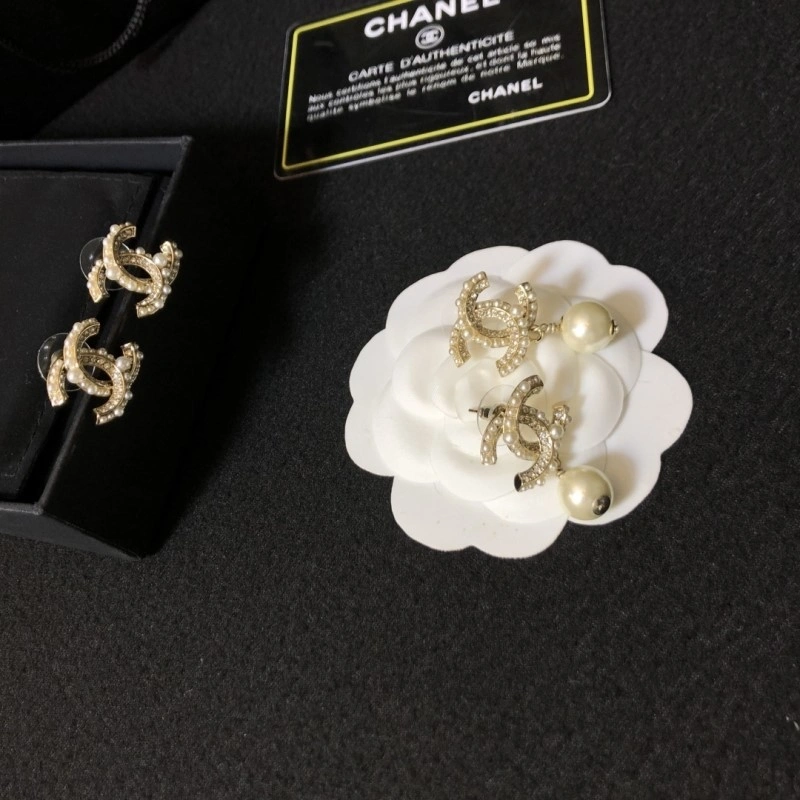 EyeCatching Chanel Earrings 221070