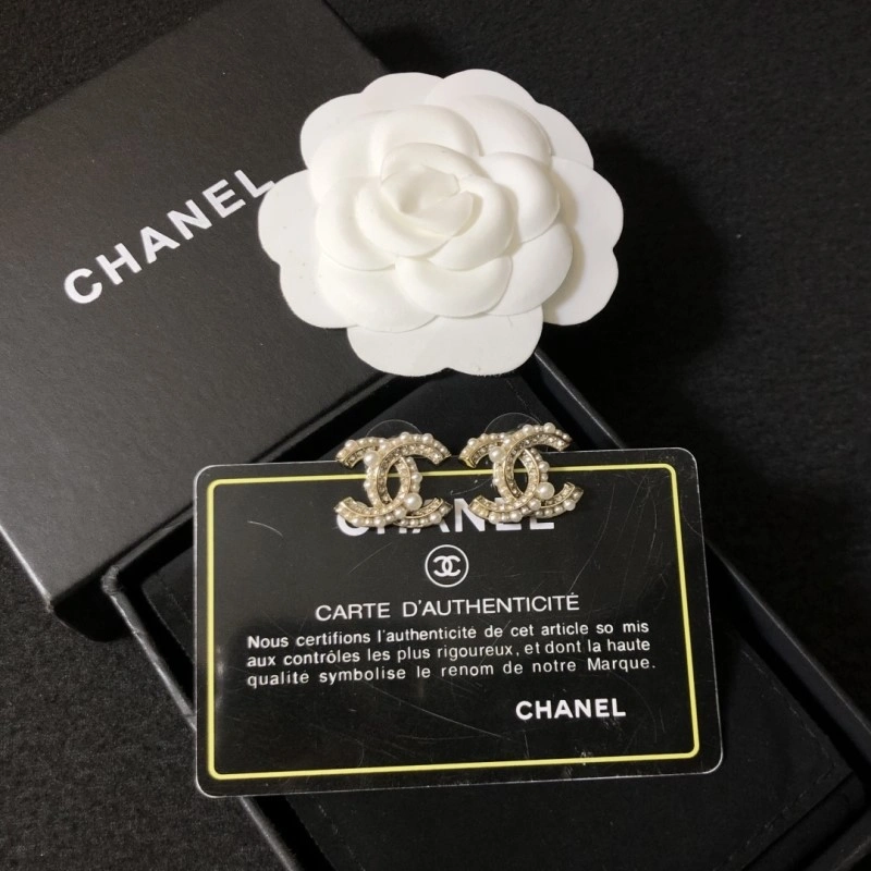 EyeCatching Chanel Earrings 221070