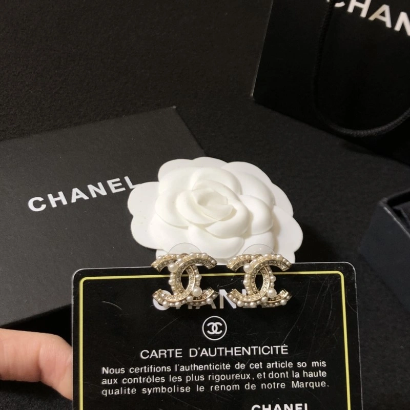EyeCatching Chanel Earrings 221070