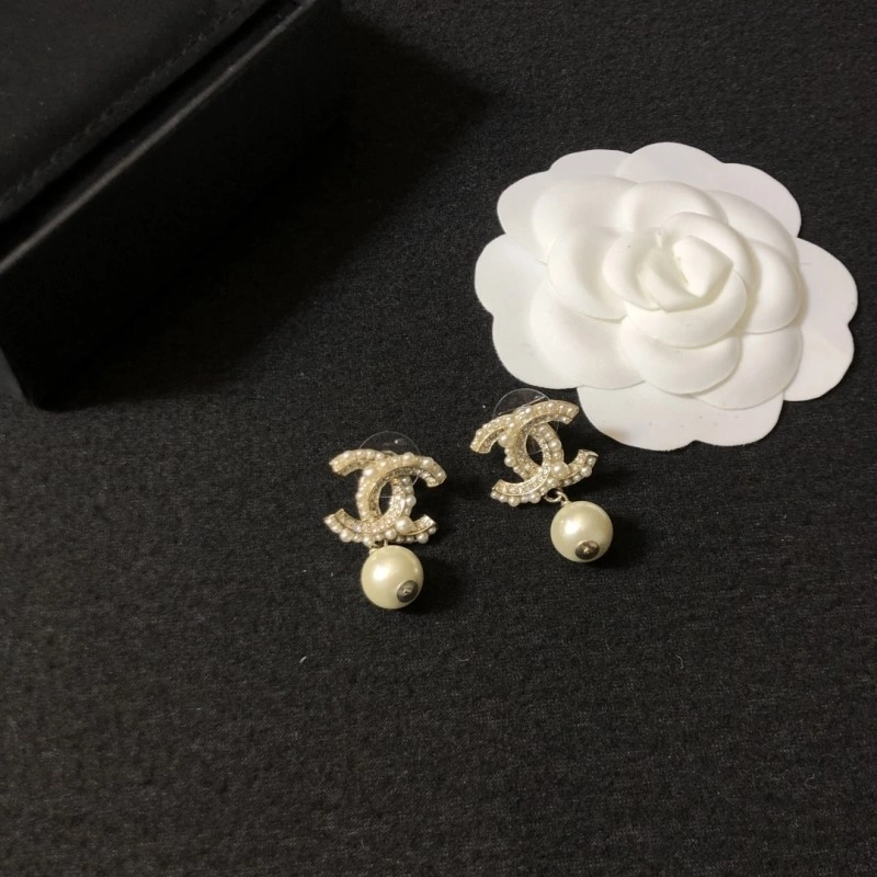 EyeCatching Chanel Earrings 221070