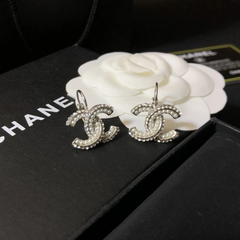 EyeCatching Chanel Earrings 221074