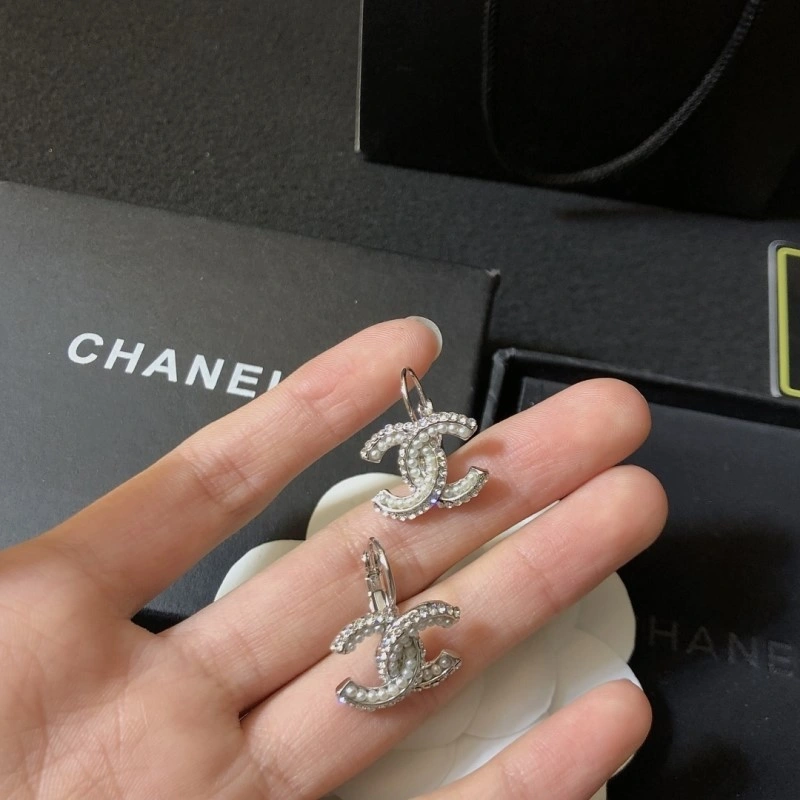 EyeCatching Chanel Earrings 221074
