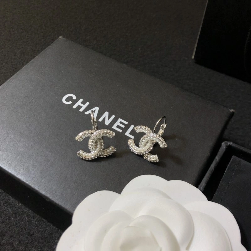 EyeCatching Chanel Earrings 221074