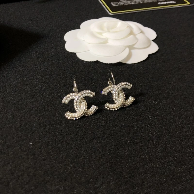 EyeCatching Chanel Earrings 221074
