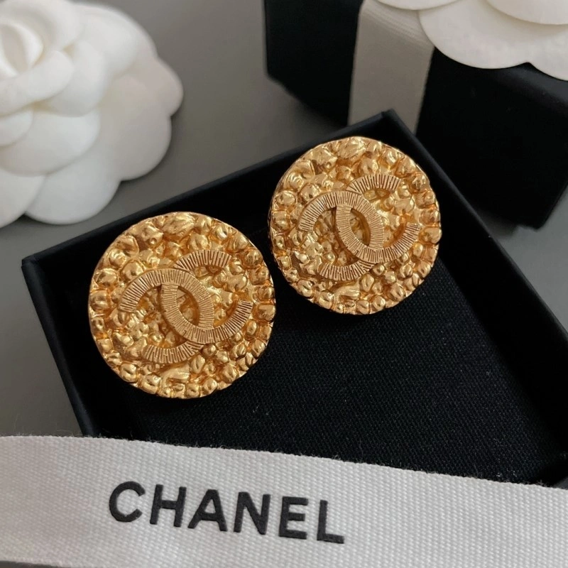 EyeCatching Chanel Earrings 221063
