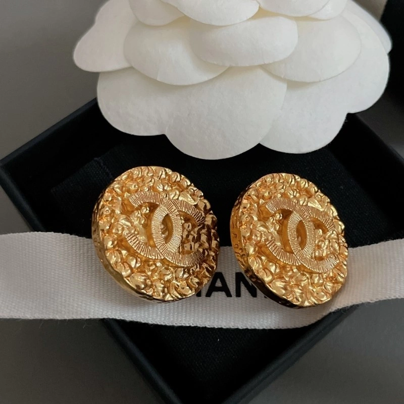 EyeCatching Chanel Earrings 221063