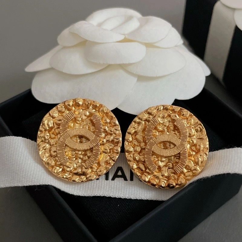 EyeCatching Chanel Earrings 221063