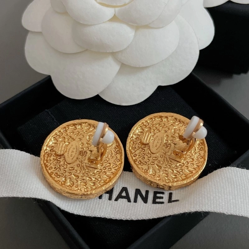 EyeCatching Chanel Earrings 221063