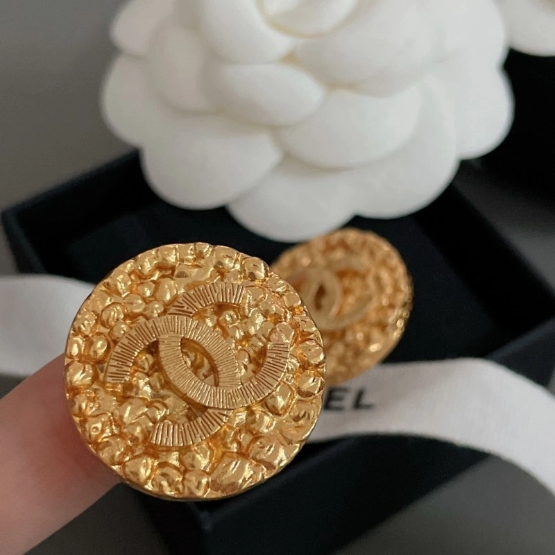 EyeCatching Chanel Earrings 221063