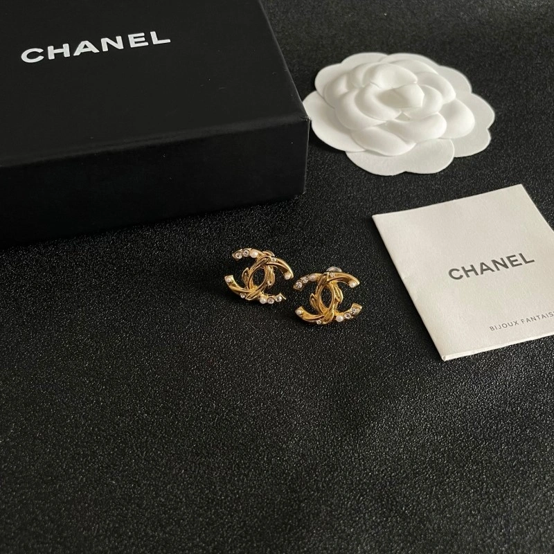 Chanel Earrings MoistureWicking 221044