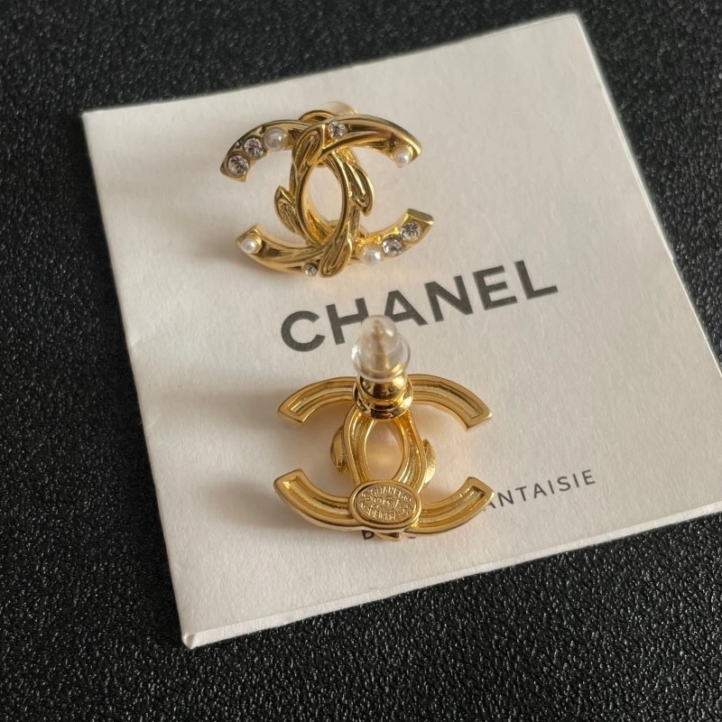 Chanel Earrings MoistureWicking 221044
