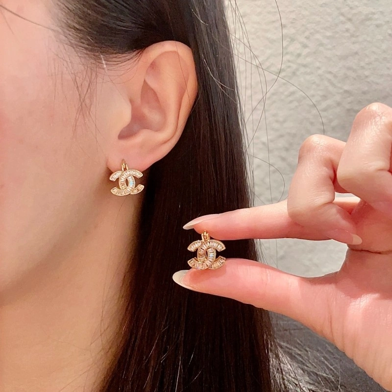 Trendy Chanel Earrings 221028