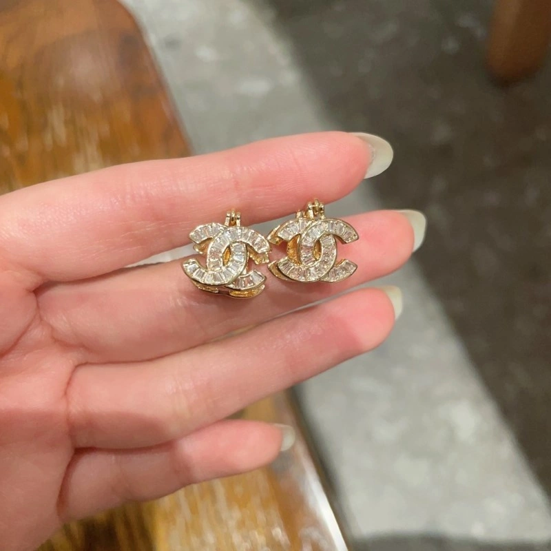 Trendy Chanel Earrings 221028