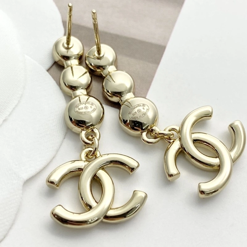 Sophisticated Chanel Earrings 221008