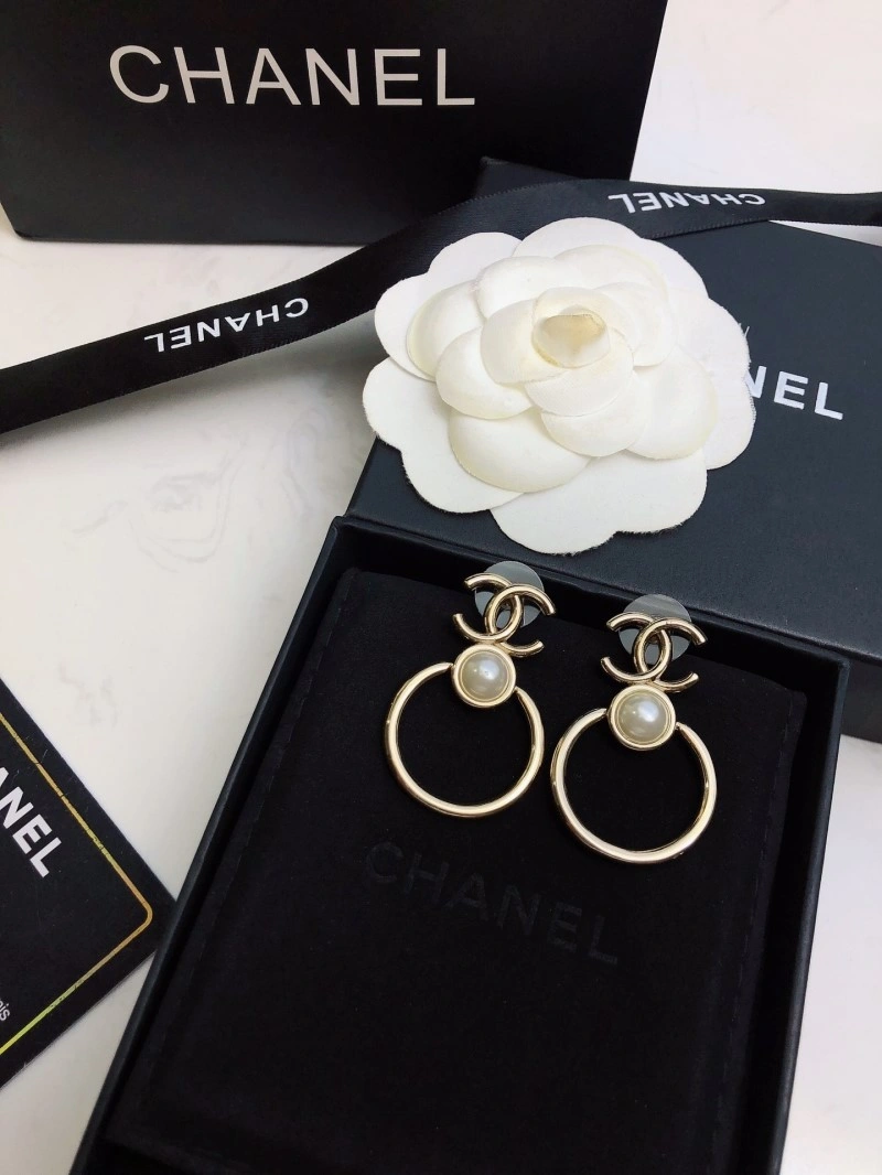 Chanel Earrings MoistureWicking 221011