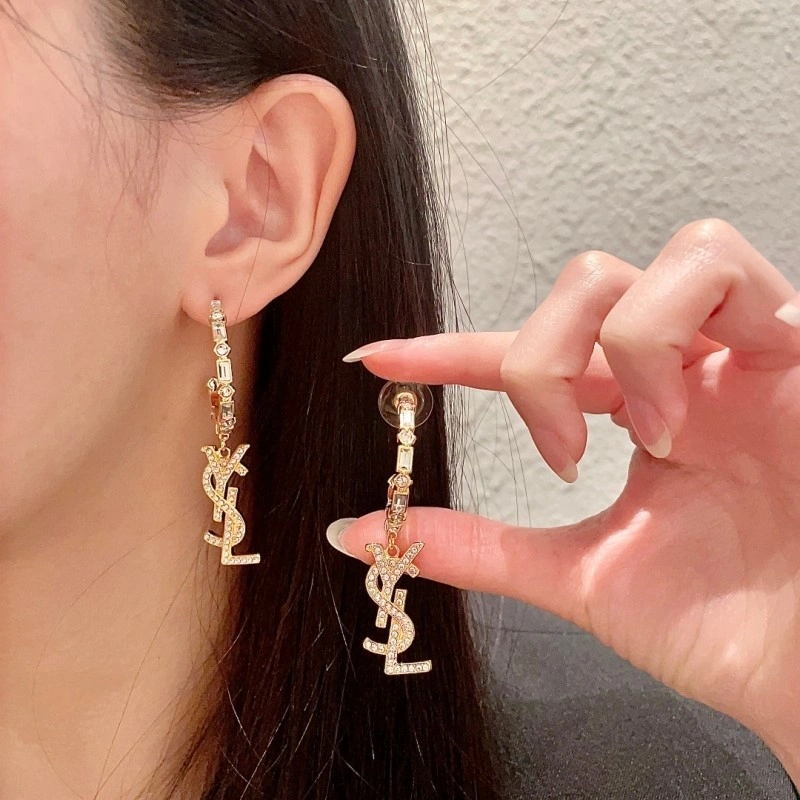 Compact Chanel Earrings 221040