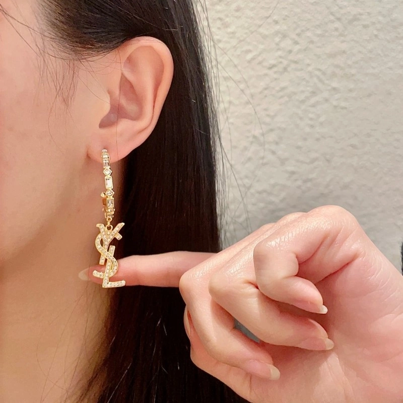 Compact Chanel Earrings 221040