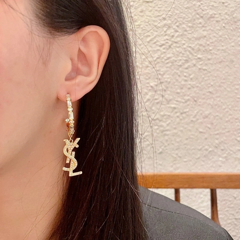 Compact Chanel Earrings 221040
