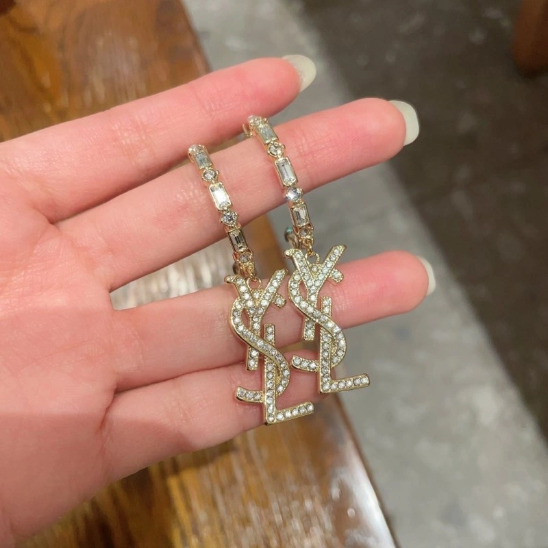 Compact Chanel Earrings 221040