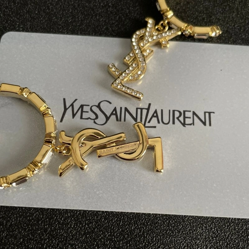 Compact Chanel Earrings 221040