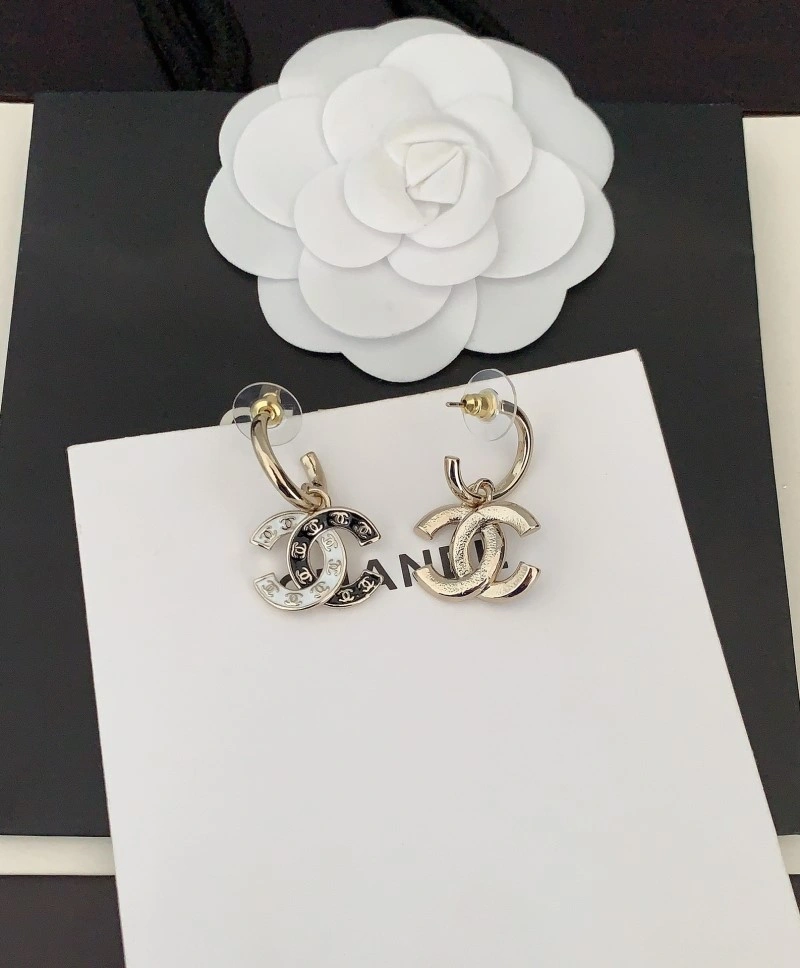Supportive Chanel Earrings 220960