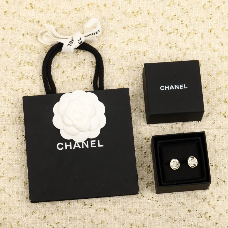 Fashionable Chanel Earrings 220947