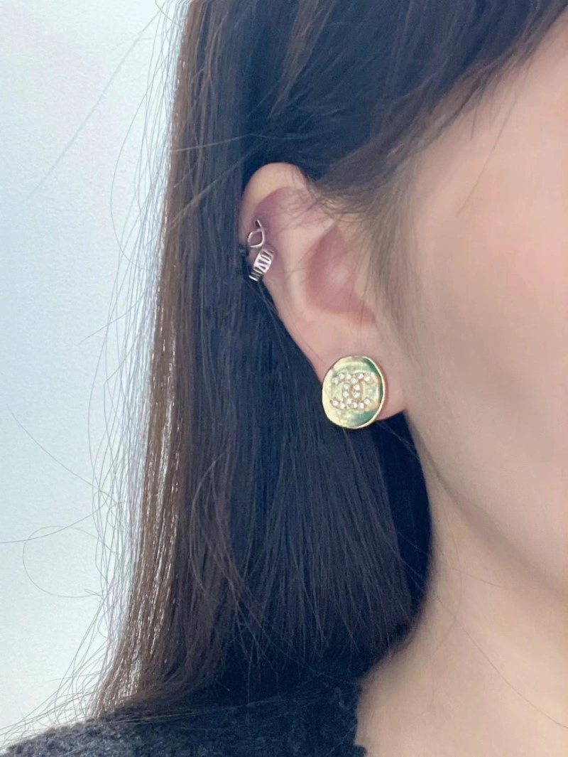 Fashionable Chanel Earrings 220947