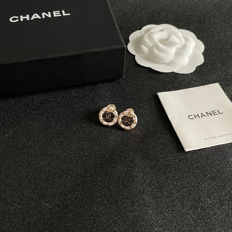 Chanel Earrings Packable 220940