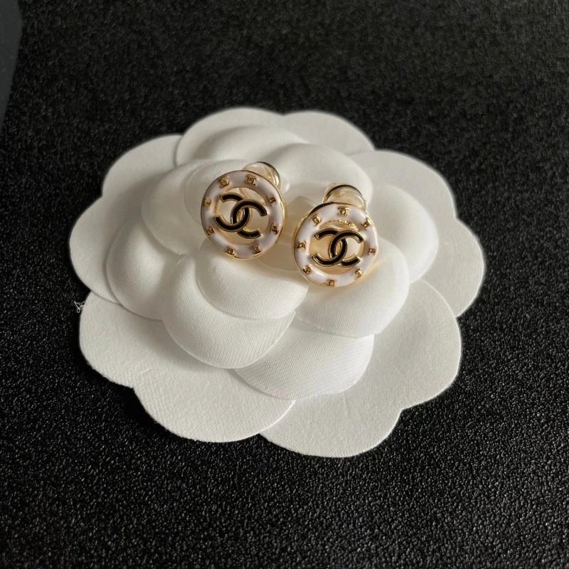Chanel Earrings Packable 220940