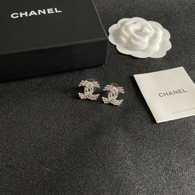 Chanel Earrings Versatile 220935
