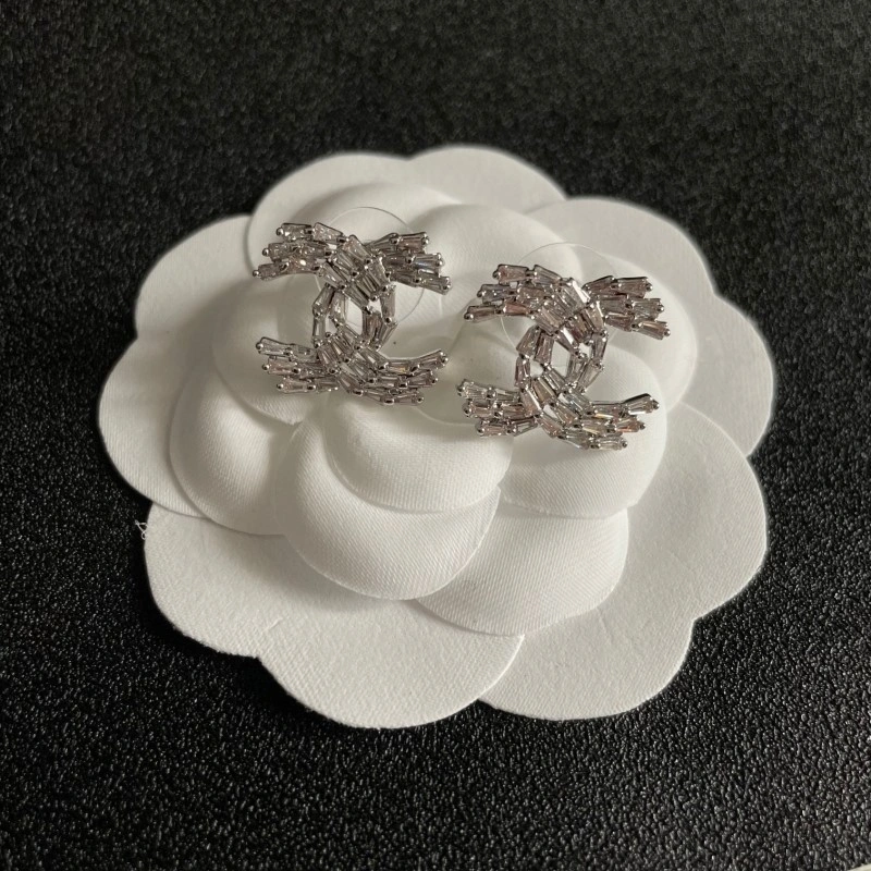 Chanel Earrings Versatile 220935