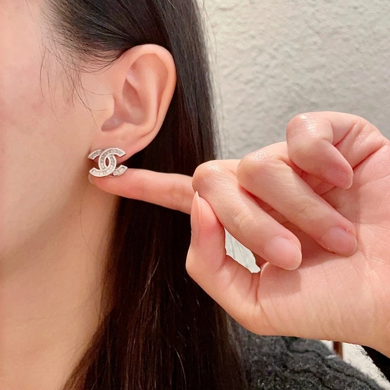 Chanel Earrings Comfortable 220969