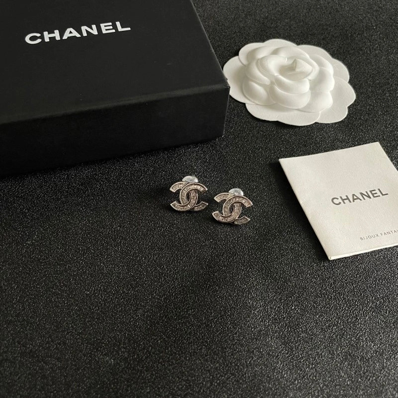 Chanel Earrings Comfortable 220969
