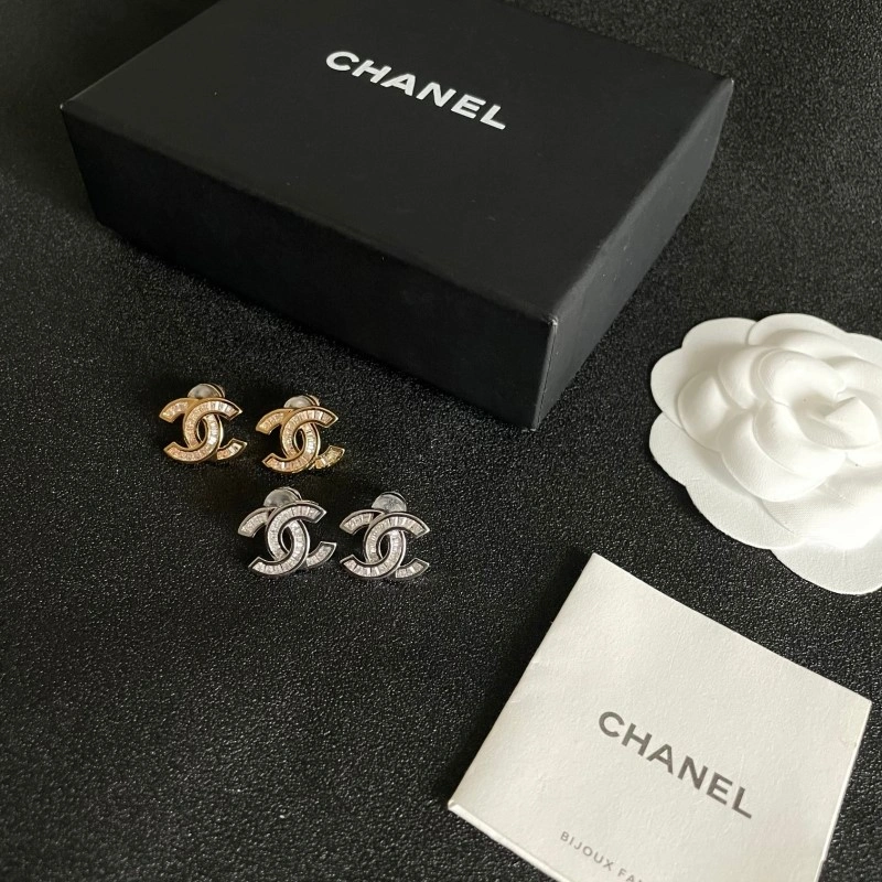 Snug Chanel Earrings 220942