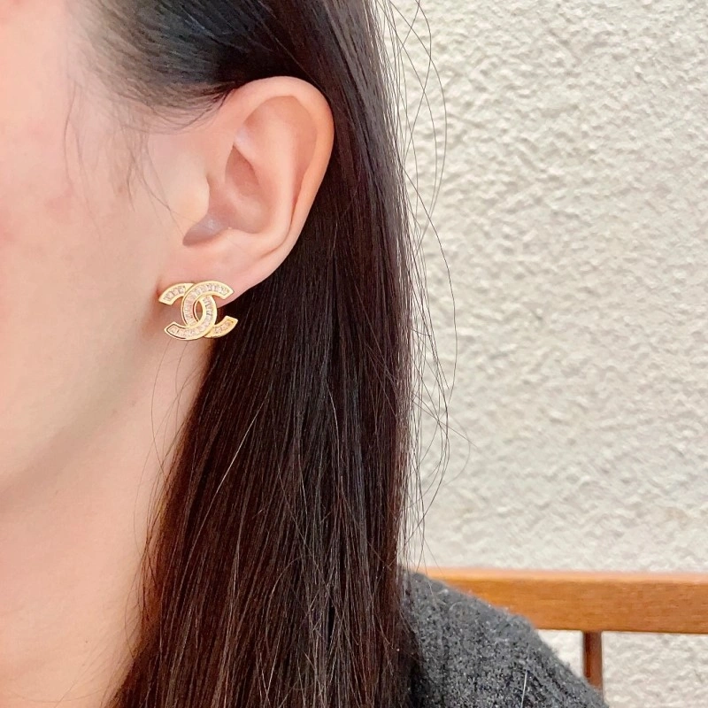 Snug Chanel Earrings 220942