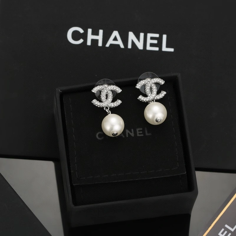 Lightweight Chanel Earrings 221012