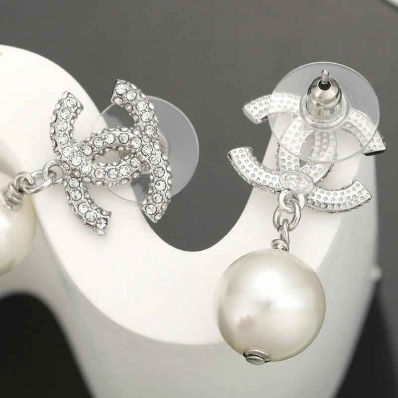 Lightweight Chanel Earrings 221012