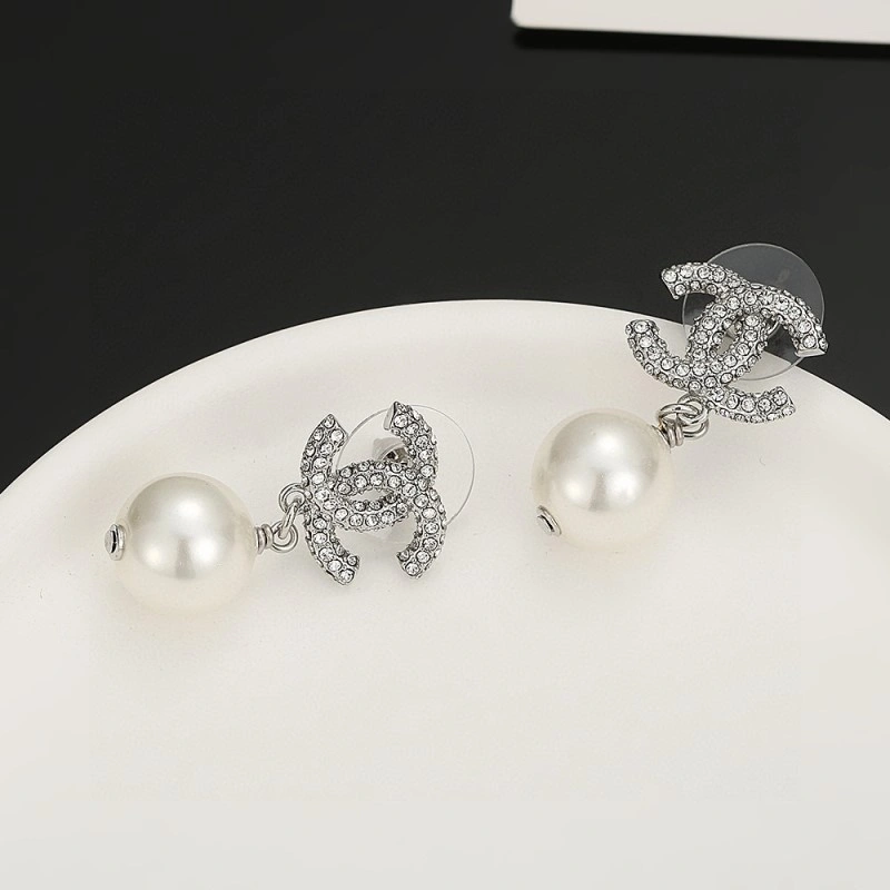 Lightweight Chanel Earrings 221012