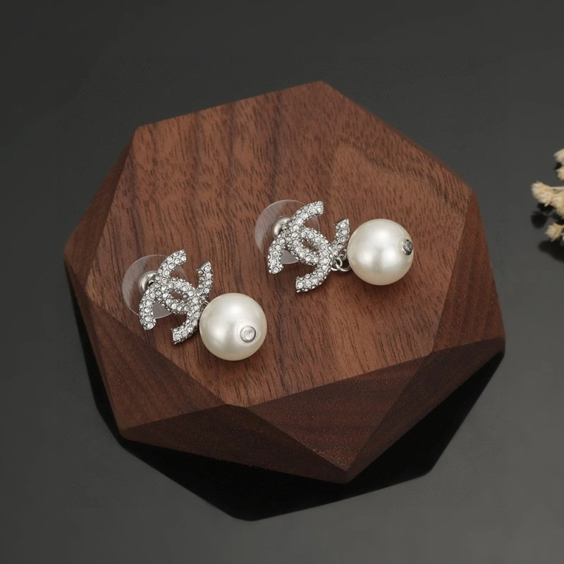 Lightweight Chanel Earrings 221012