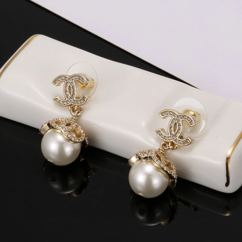 Chanel Earrings Stylish 220945