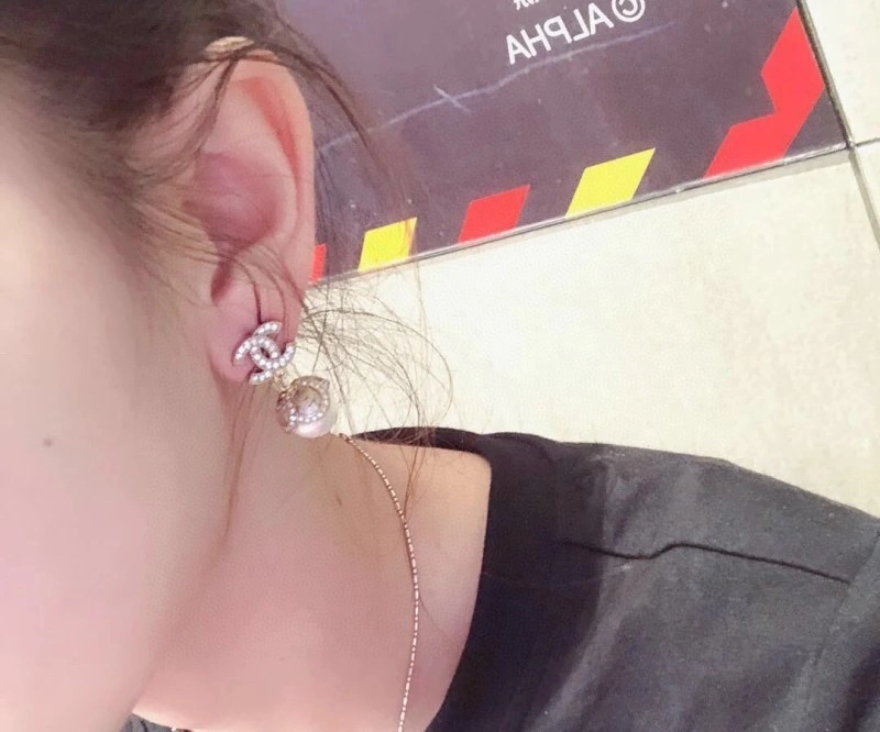 Chanel Earrings Stylish 220945
