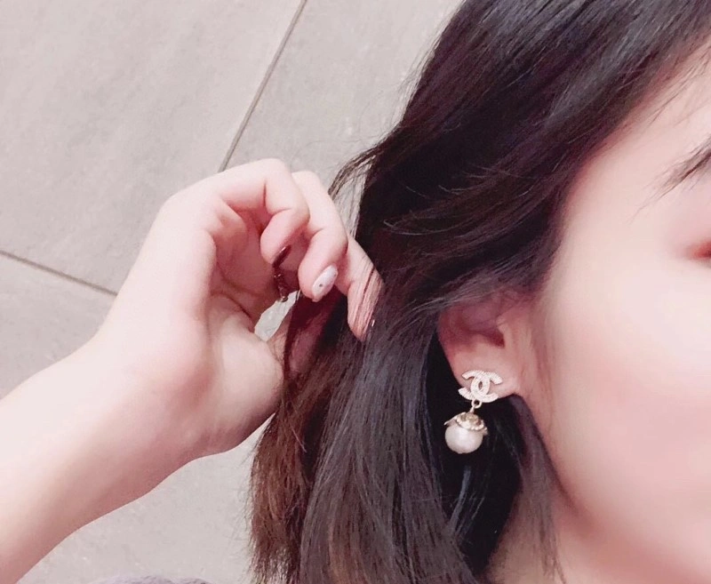 Chanel Earrings Stylish 220945