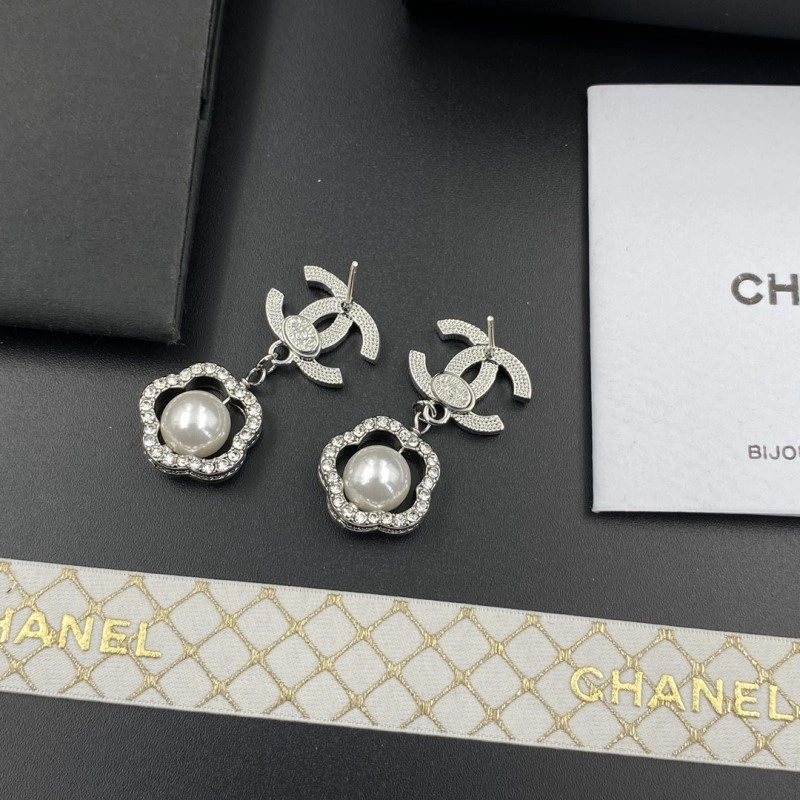Chanel Earrings MoistureWicking 220938