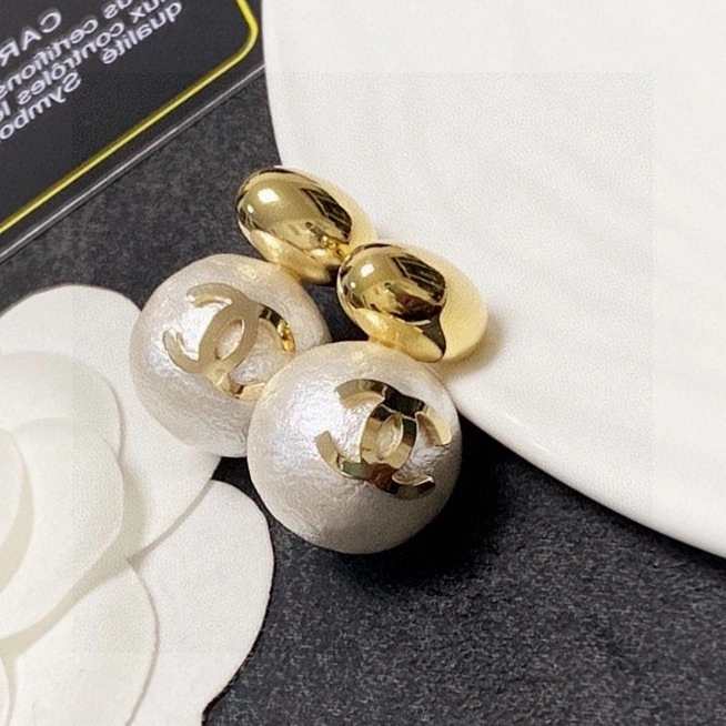 Chanel Earrings Lightweight 220214