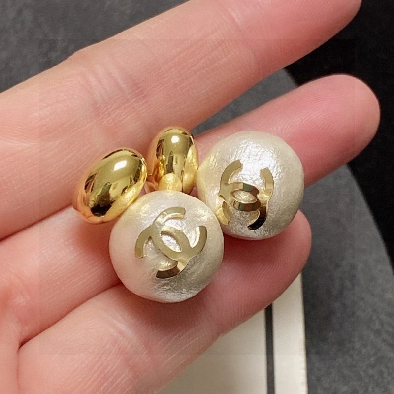 Chanel Earrings Lightweight 220214